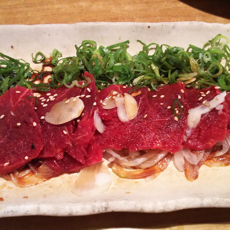 牛肉よりも低カロリー「馬刺しネギまみれ」(日南市じとっこ組合 蒲田店)