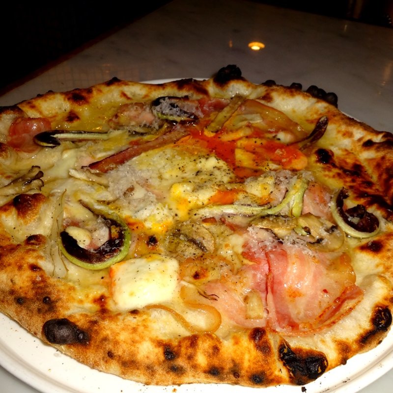 スペシャル・ビスマルク(Pizzeria Azzurri)