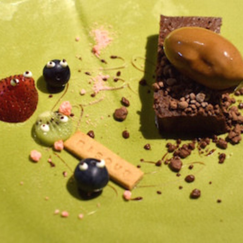 チョコレートのテリーヌ　チョコレートアイス載せ(ビズ 神楽坂 （bisous）)