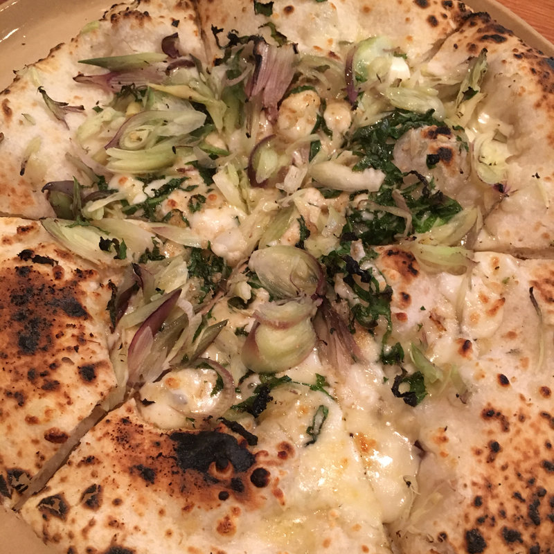 みょうがと大葉のピザ(パッツォディピッツァ！ギョウダ[PAZZO-DI-PIZZA!GYODA])