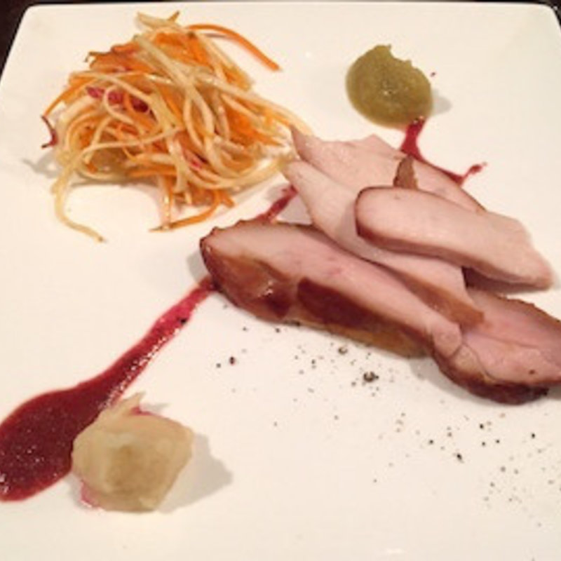 鳥取県産の大山鶏のスモーク(レストラン 愛と胃袋 )