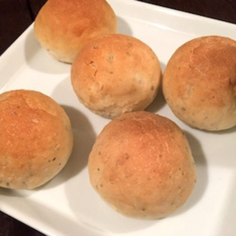 ミックスハーブの丸パン(レストラン 愛と胃袋 )