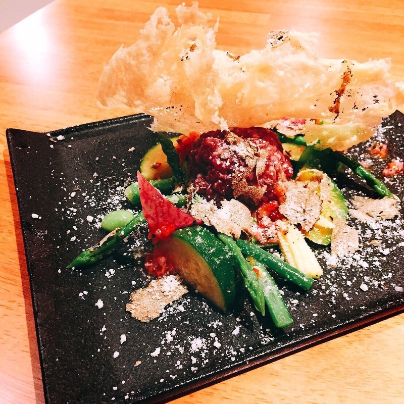 馬肉のカルネクルーダ、イタリア産トリュフ添え(イルバンボリーノ （IL BAMBOLINO）)