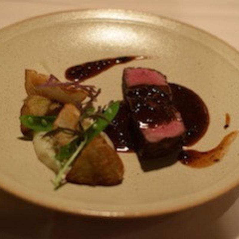 牛フィレ肉のポアレ　トリュフ風味のマデイラソース(アクアヴィット （AQUAVIT）)