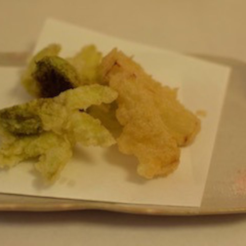 蕗の薹と山独活の天ぷら(浅草 おと)