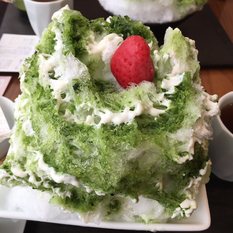 苺いり抹茶ティラミス風かき氷(茶茶の間)