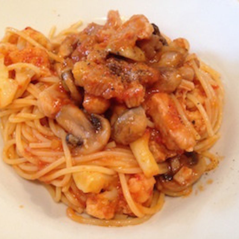 三元豚のトマトラグーパスタ(オステリア・ルッカ （Osteria Lucca）)