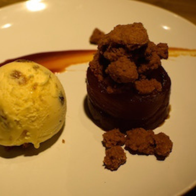 チョコレートケーキ　バニラアイス添え(lumielune(ルミエルネ))