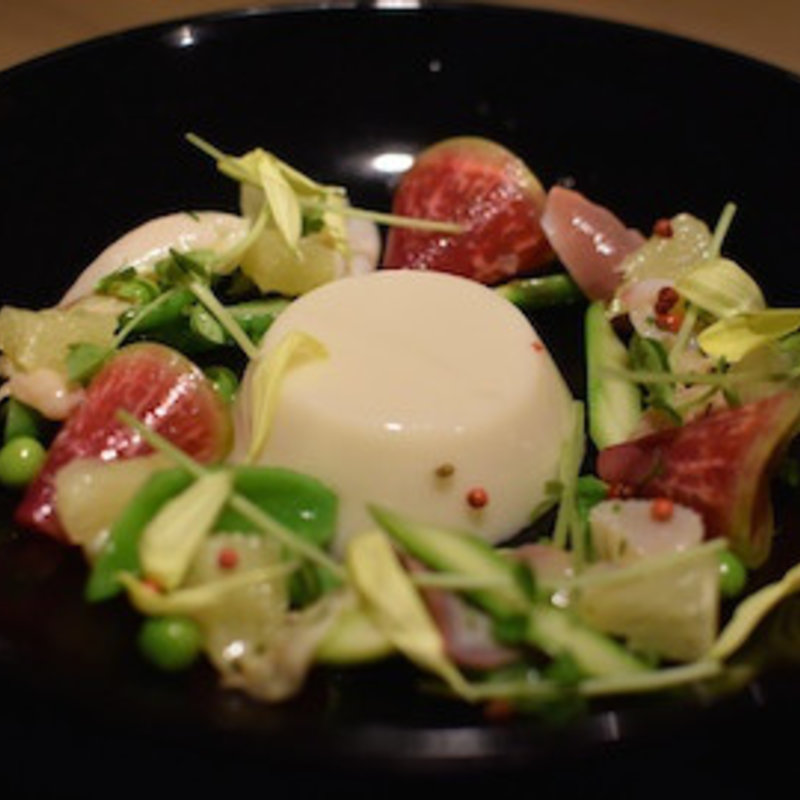 新玉ねぎのブランマンジェ ホッキ貝と文旦のサラダ(lumielune(ルミエルネ))