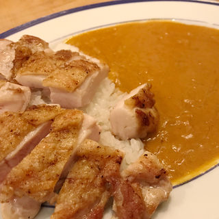 グリルチキンカレーとサラダ(グリージョ （grigio ）)