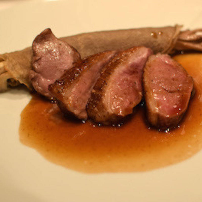 銀鴨の炭火焼き　じゅね風味の蕎麦粉のガレットと 　鴨のジュで(BREEZE OF TOKYO (ブリーズ・オブ・トウキョウ))