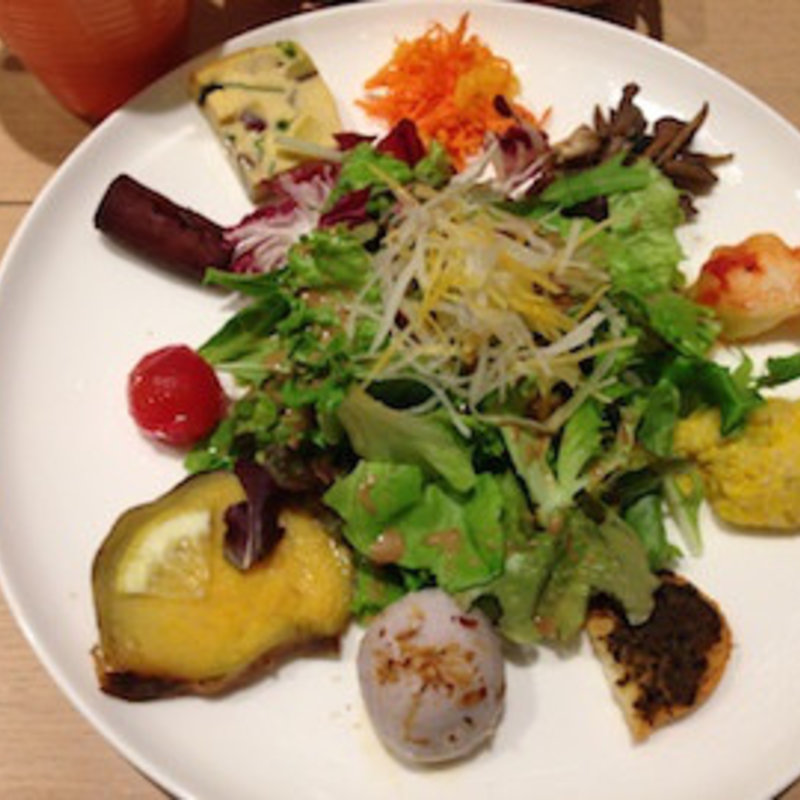 色々なお野菜料理の乗ったプレート(ハタケカフェ)