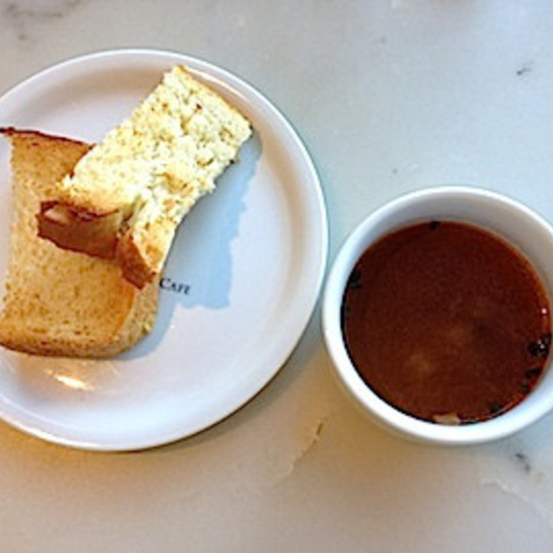 オリーブオイルを使ったフォカッチャ(グッドモーニングカフェ千駄ヶ谷店)