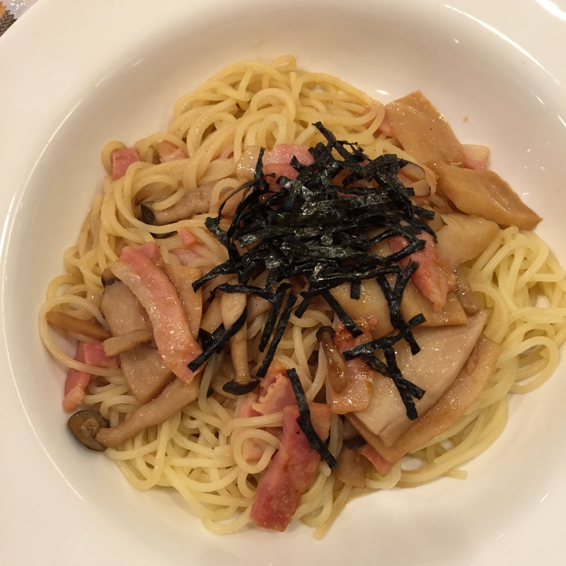 キノコ・ベーコンの醤油パスタ(ポポラマーマ カナート洛北)