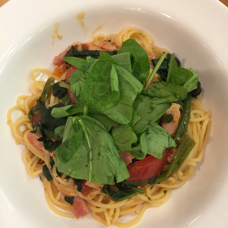 ほうれん草ベーコントマト醤油味パスタ(ポポラマーマ カナート洛北)