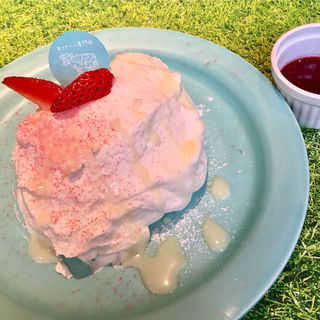 ミルキークリームと苺のシフォンケーキ(生クリーム専門店ミルク)