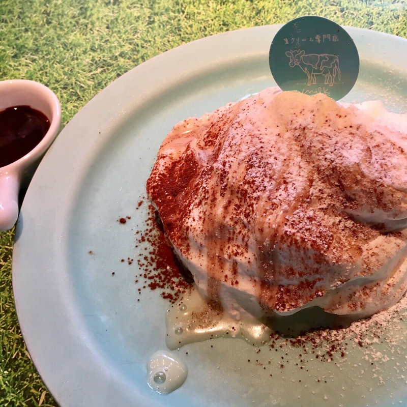 ミルキークリームとチョコバナナのシフォンケーキ(生クリーム専門店ミルク)