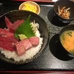 贅沢三昧　本マグロ丼(まぐろ神社)