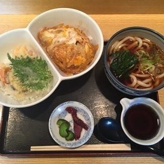 ハーフ丼(（株）角千本店 飲食部)