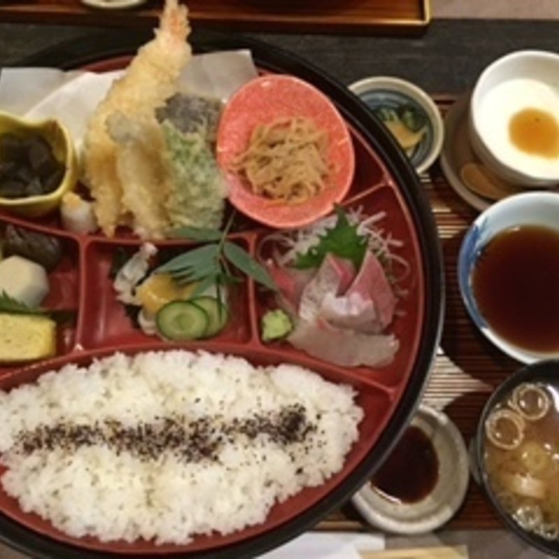 デラックス割子弁当(味波 内田橋店)