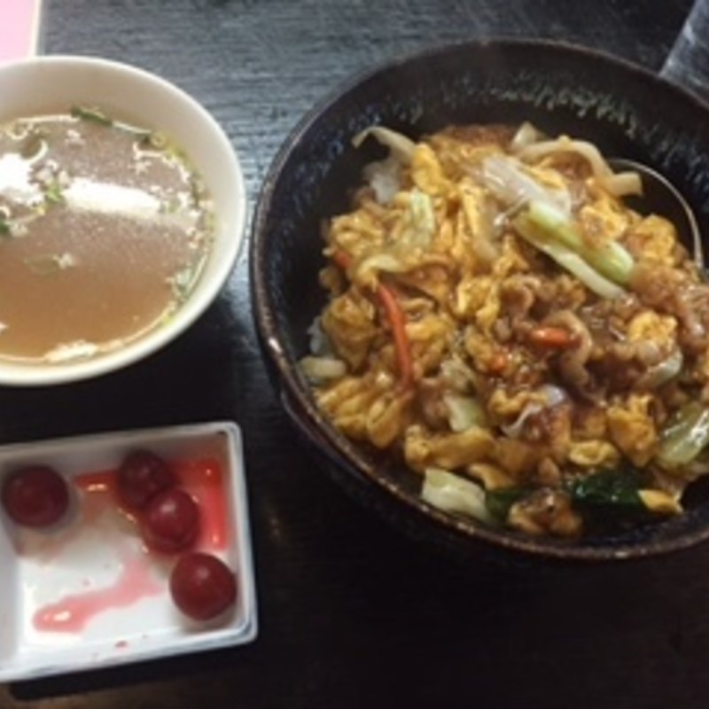 豚肉と野菜と玉子の中華炒めのせ丼(江楽らーめん)