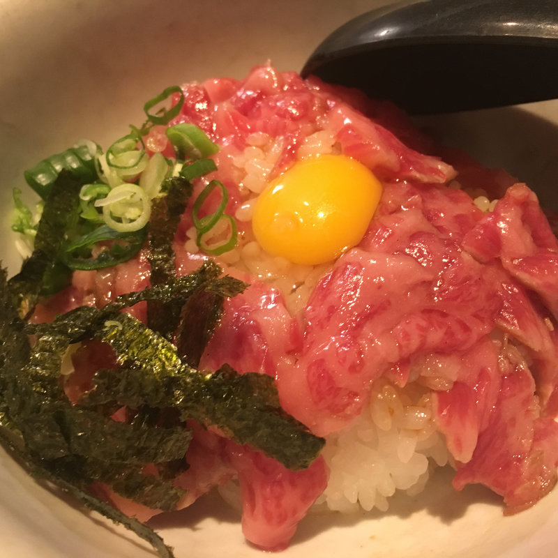 牛トロ炙りステーキ丼(焼肉萬野 天王寺店)