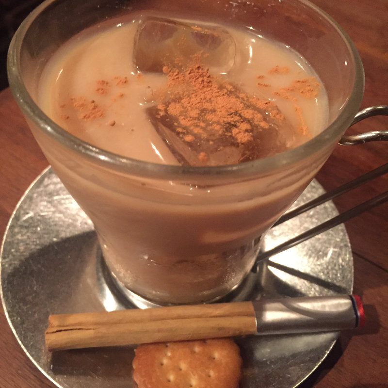 シナモンミルクティー(ジャズ喫茶＆バー「DUG」)