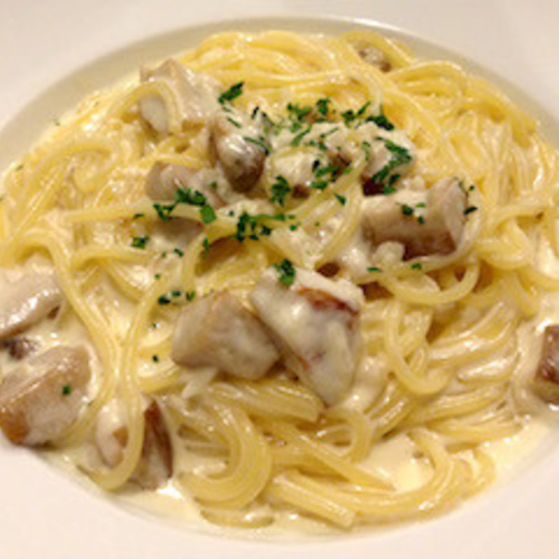 ポルチーニ茸のパスタ(ワインビストロ アンフォラ 千駄ヶ谷)