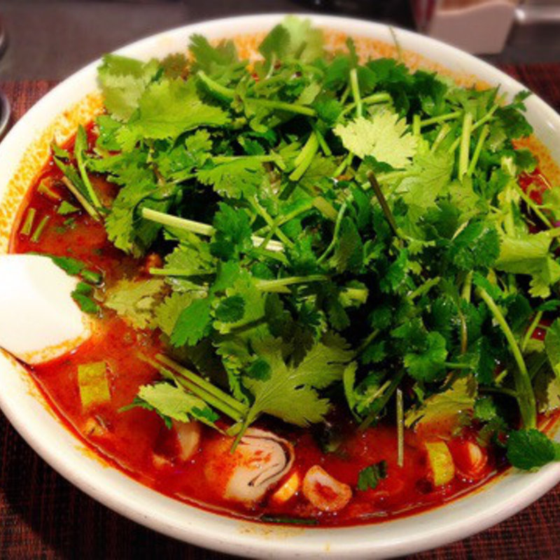 トムヤムラーメン（爆盛パクチー入り）(ティーヌン 神保町店 )