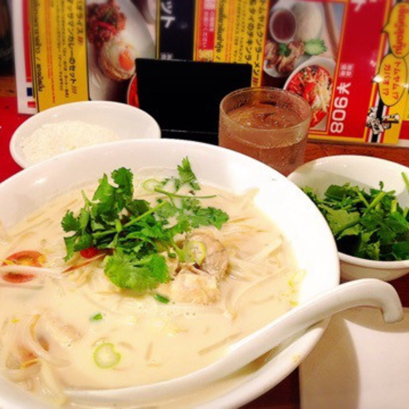 トムカーガイヌードル(タイ屋台料理 ティーヌン 飯田橋ラムラ店)