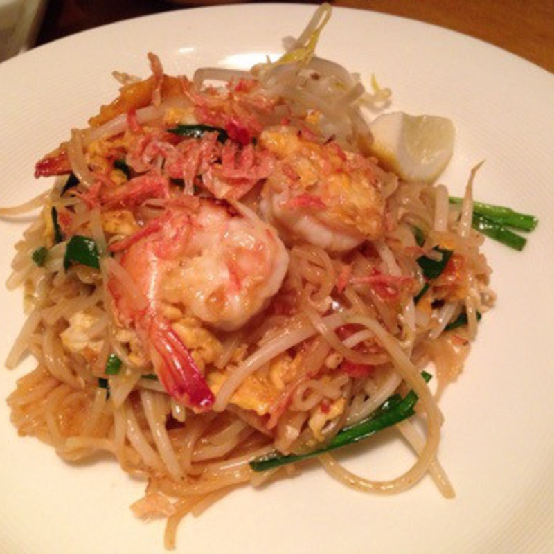 パッタイ（サラダ付）(スパイシーフラワー （spicy flower）)