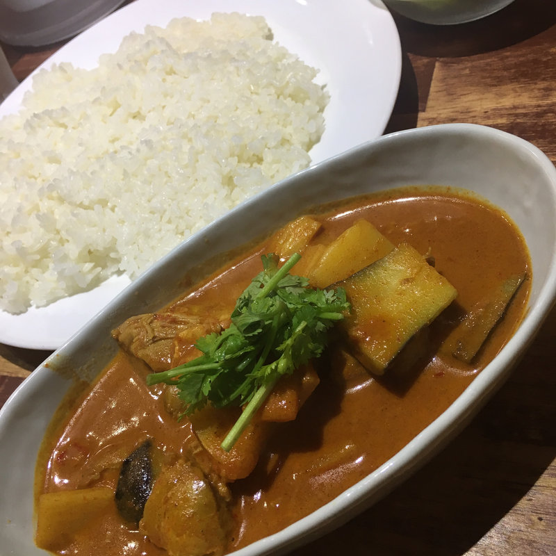 ゴロゴロ具だくさんチキンカリー(キッチンYamituki&カリー 早稲田店)