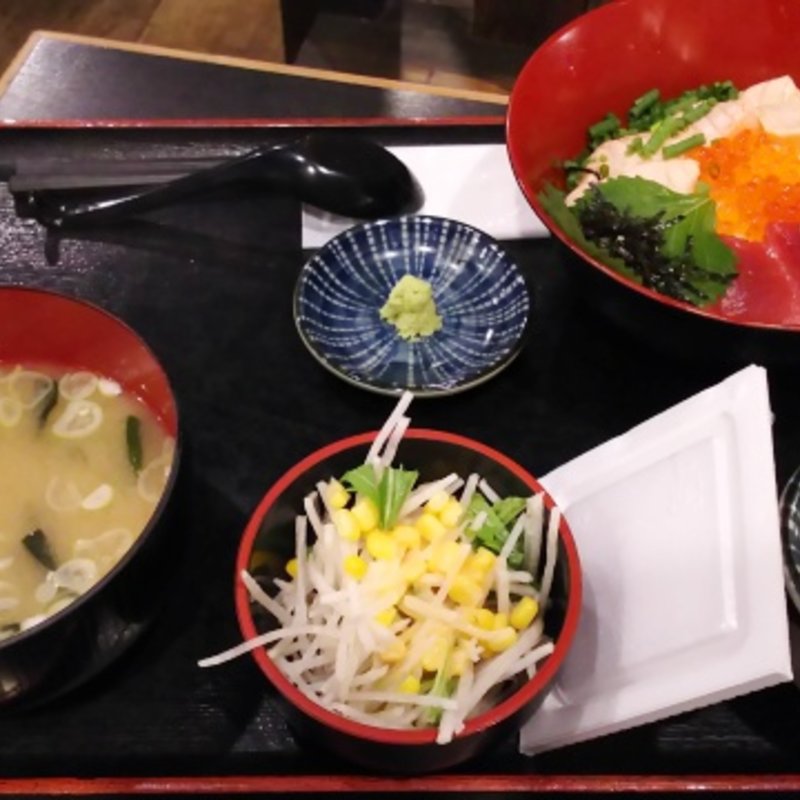 鮪とサーモンの合わせ丼定食(川崎のひもの屋)