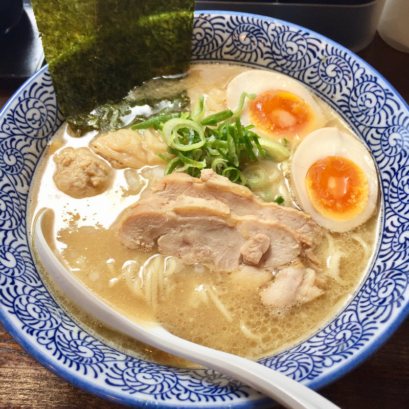 濃厚鶏白湯らーめん 味玉入り(与力屋 八丁堀店)