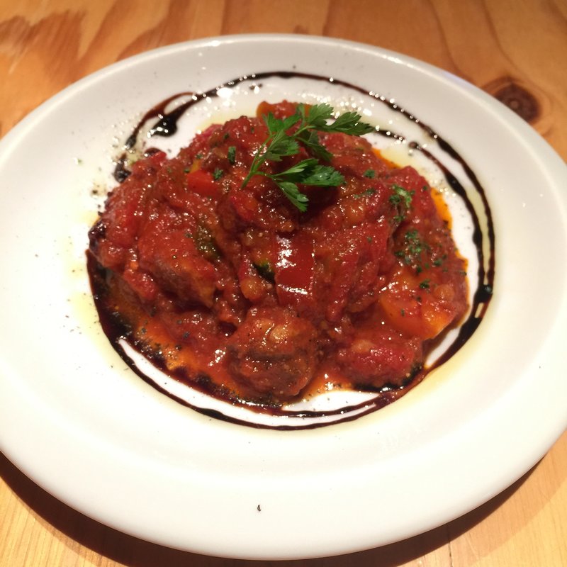 牛すじと彩り野菜の赤ワイントマト煮込み(生パスタ＆ワイン イタリアンバル ビアージョ WACCA池袋)