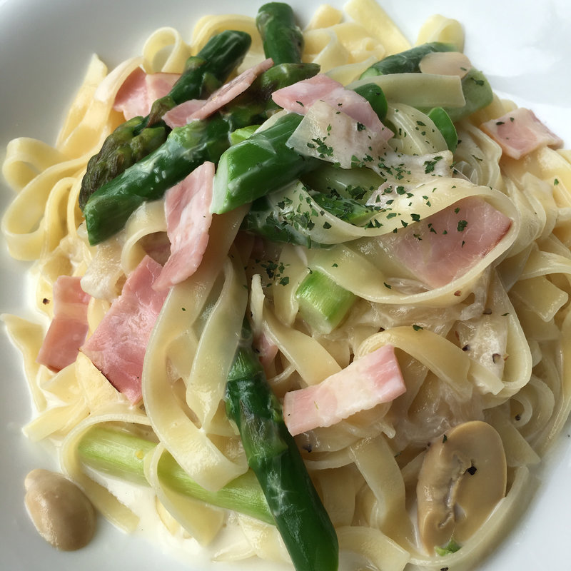 アスパラとベーコンの濃厚クリームソース フィットチーネ(レストラン くれそん )