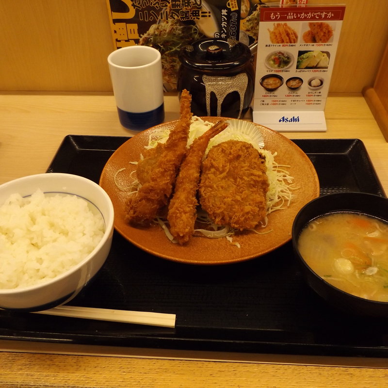海老・ヒレ・メンチカツ定食(かつや 川崎戸手店)