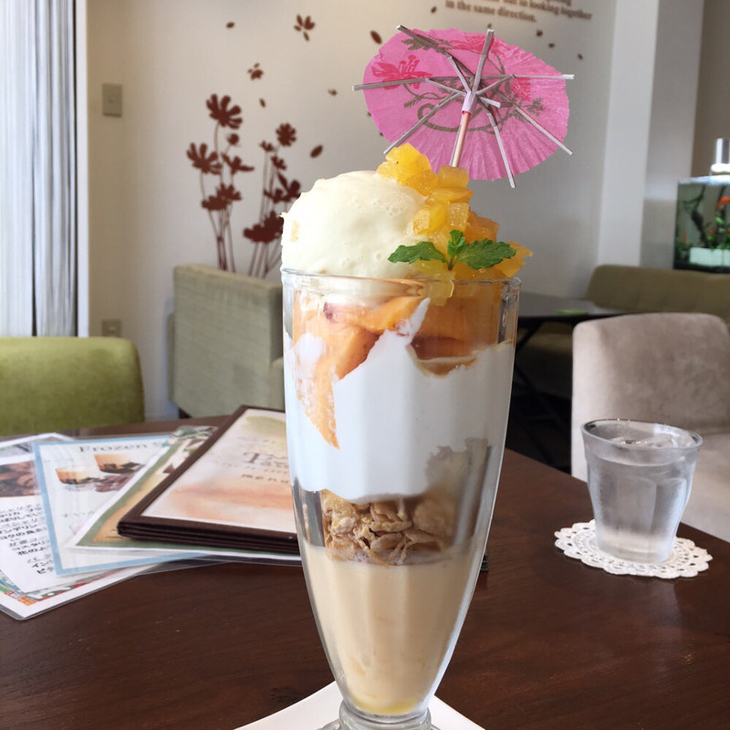 フレンチトーストパフェ 南国ココナッツパイン(Cafe Fate)