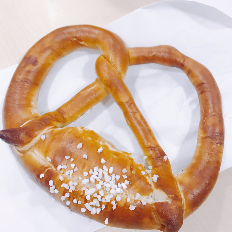 ブレッツェル(フラウ クルム ブレッド＆コーヒー)