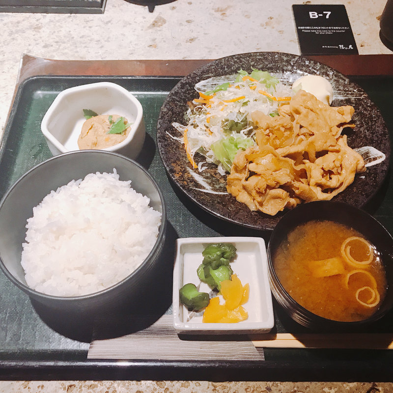 豚ロース生姜焼き定食(隠れ房 南青山店 （カクレボウ）)
