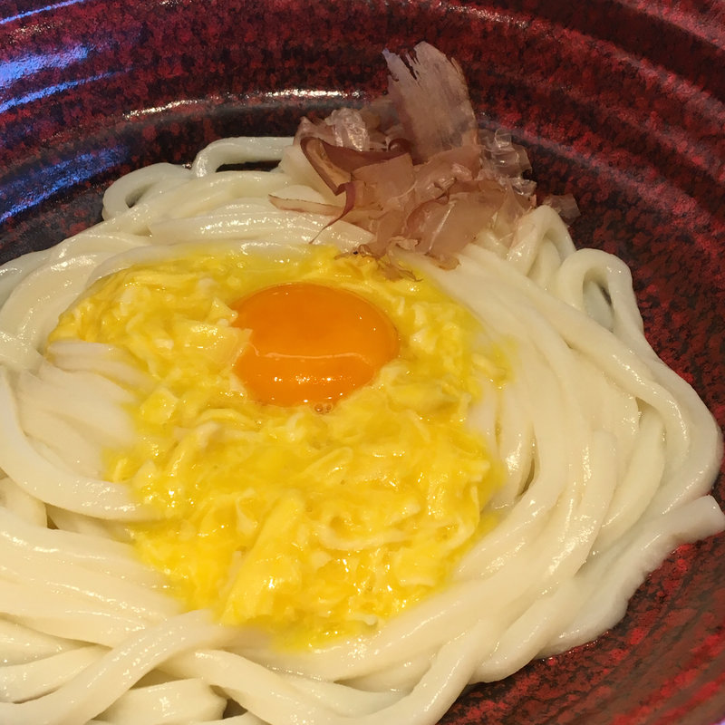 半熟赤玉子と出汁醤油 釜玉のおうどん(つるとんたん UDON NOODLE Brasserie銀座)