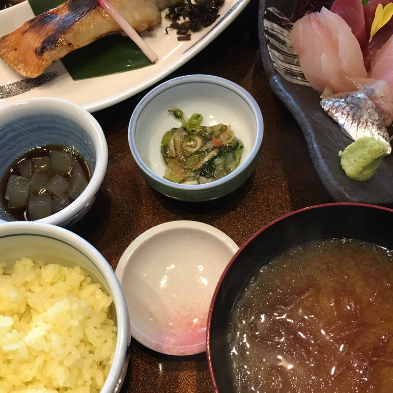 金目鯛焼魚と刺身膳(網元料理 徳造丸 下田駅前店 （あみもとりょうり とくぞうまる）)