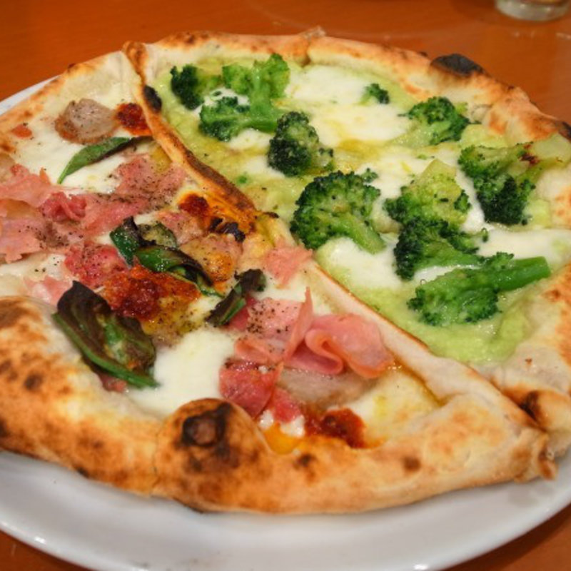 ンドゥイヤとサルシッチャ＆ブロッコリーのピッツァメタメタ(ピッツェリア ダ チルッツォ)