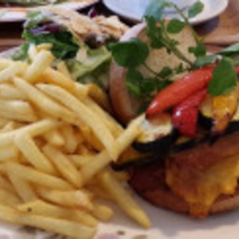 チョリソーと夏野菜とカレーのスパイシーサンド(パンデパン 巻カフェレストラン　 )