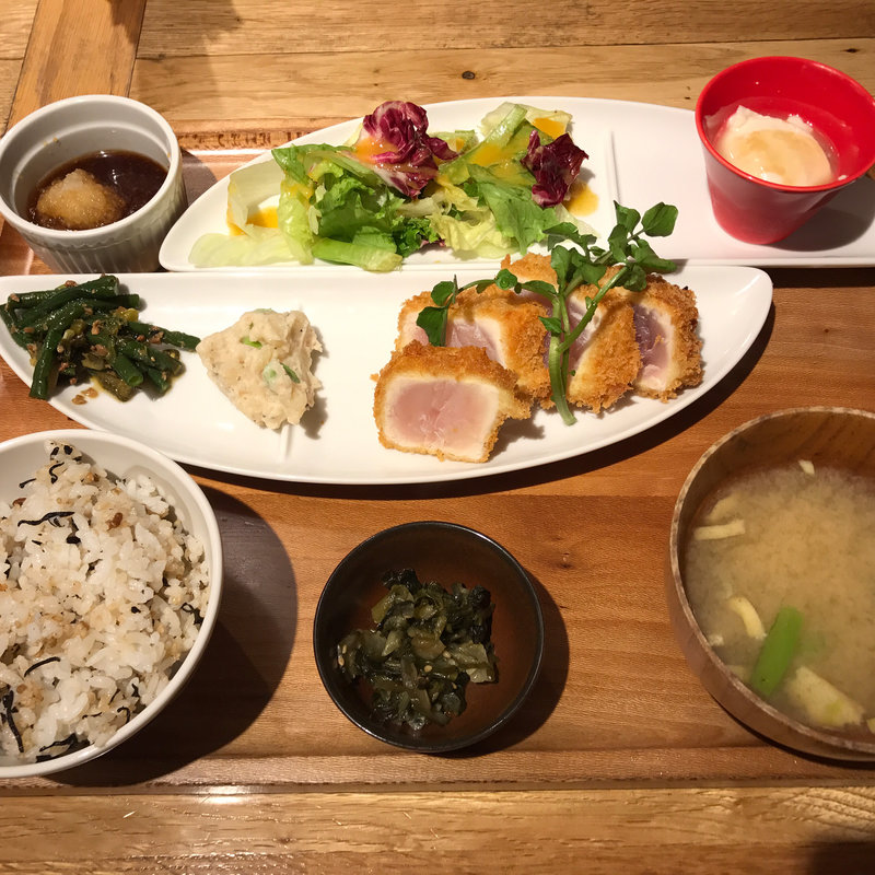 びんちょうまぐろのレアカツ おろしポン酢定食(おぼんdeごはん 新宿ミロード店 )