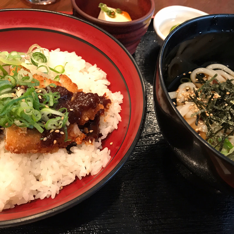 みそカツ丼定食(大阪梅田 炭火焼鳥 酉乃市（とりのいち）)