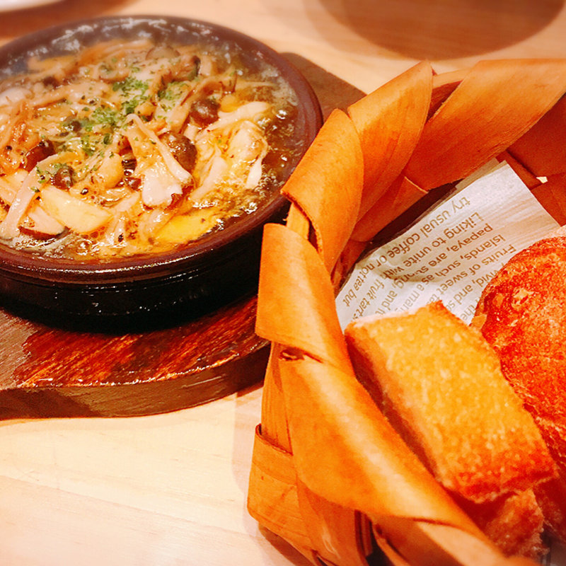 きのこのアヒージョ(Salud Familia Daikanyama)