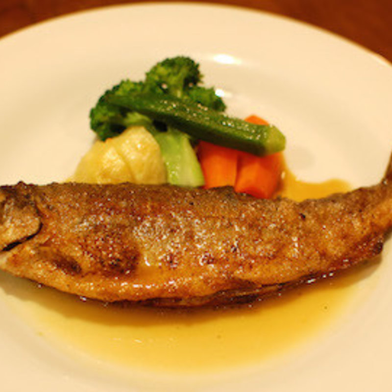 姫鱒のムニエル、南仏野菜添え(シェ・ホシノ )