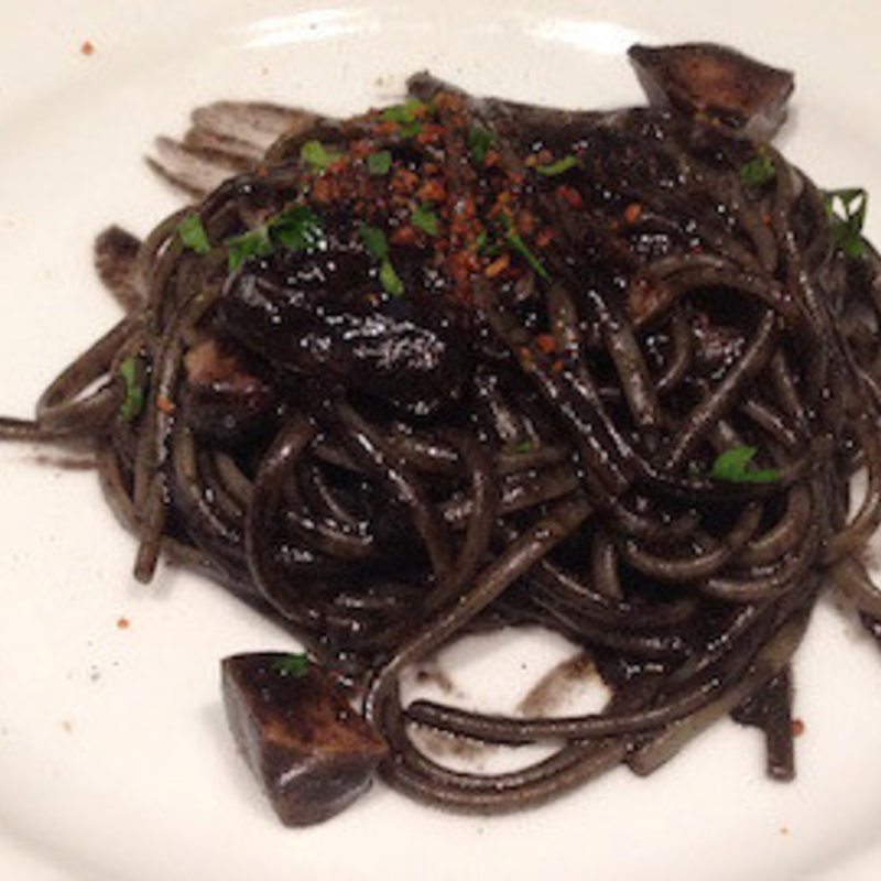 リングイネ　紋甲イカの墨煮ソース(オステリアアズーロ)