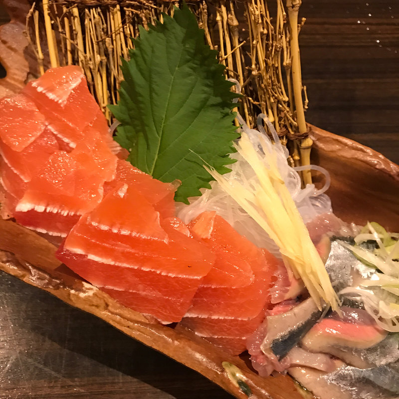 さわらとサンマの刺身(熱烈居酒屋 よしまさ)